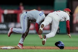 PHILLIES FINALLY WIN IN EXTRAS!! MATT VIERLING WALKS IT OFF IN THE 10TH  INNING!! 