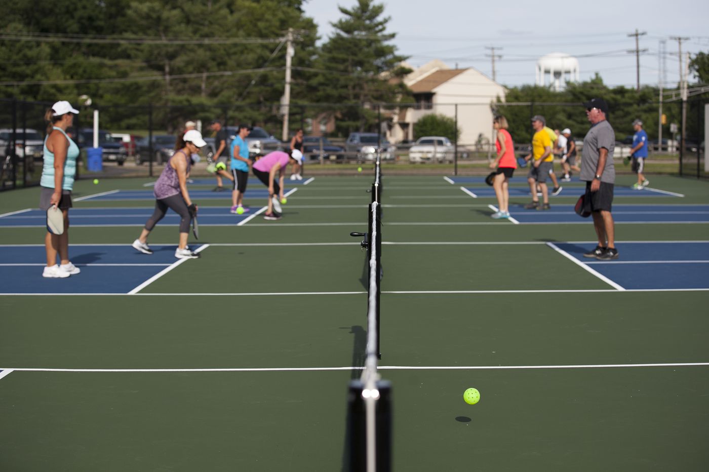 Pickleball. Пикл теннис. Пиклбол площадка. Пиклбол соревнования. Пиклбол фото.