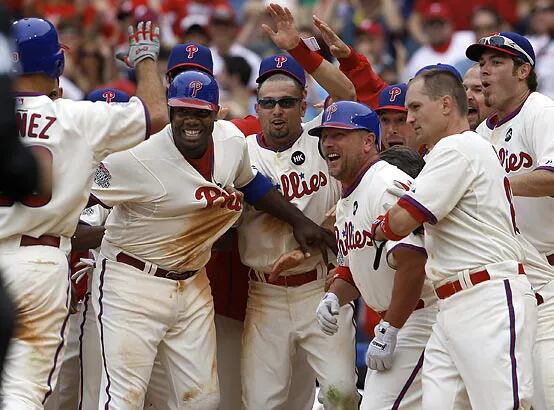 Raul Ibanez in Action Philadelphia Phillies 8 x 10 Baseball Photo