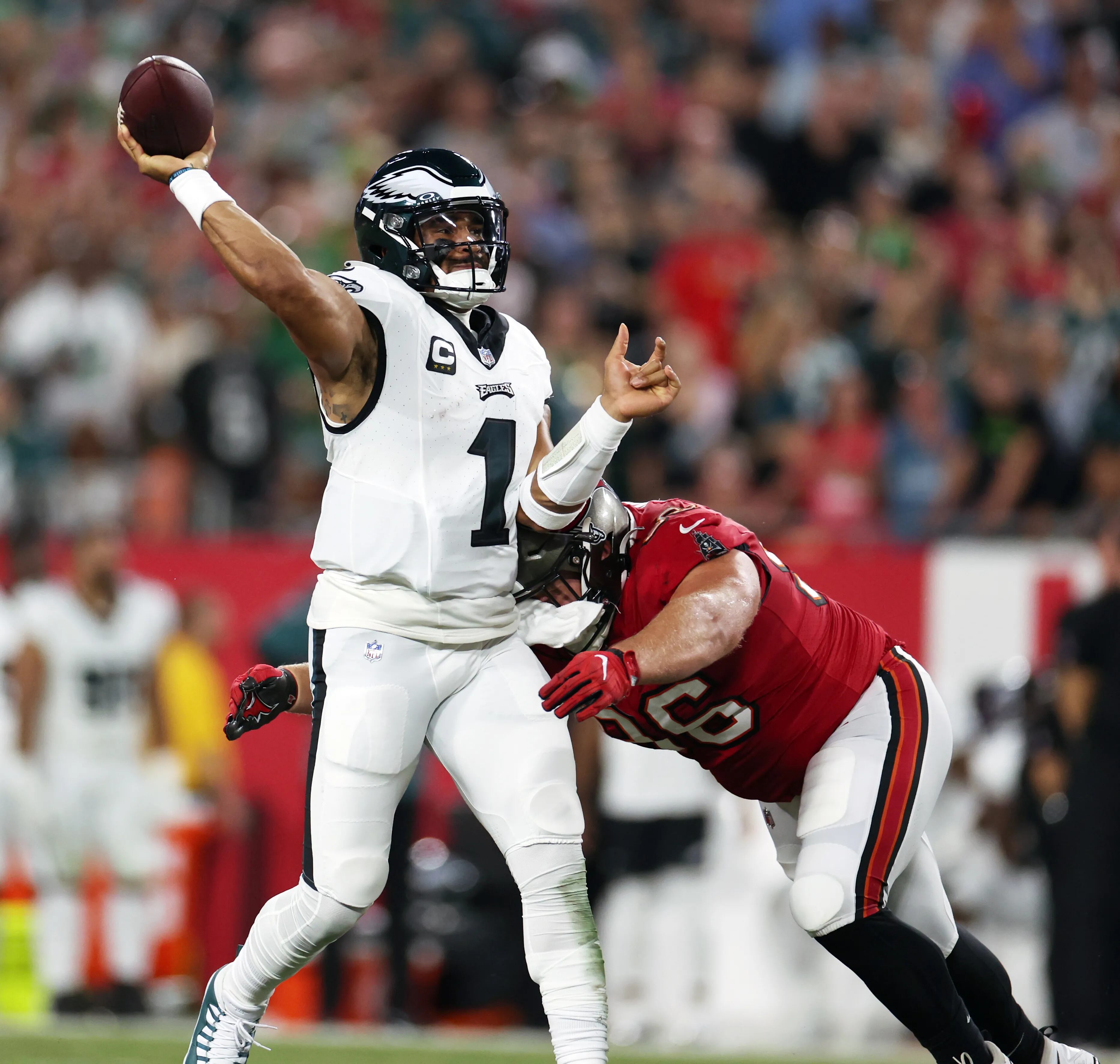 Eagles move to 3-0 as Jalen Hurts and the defense wear down the Bucs in a  25-11 win