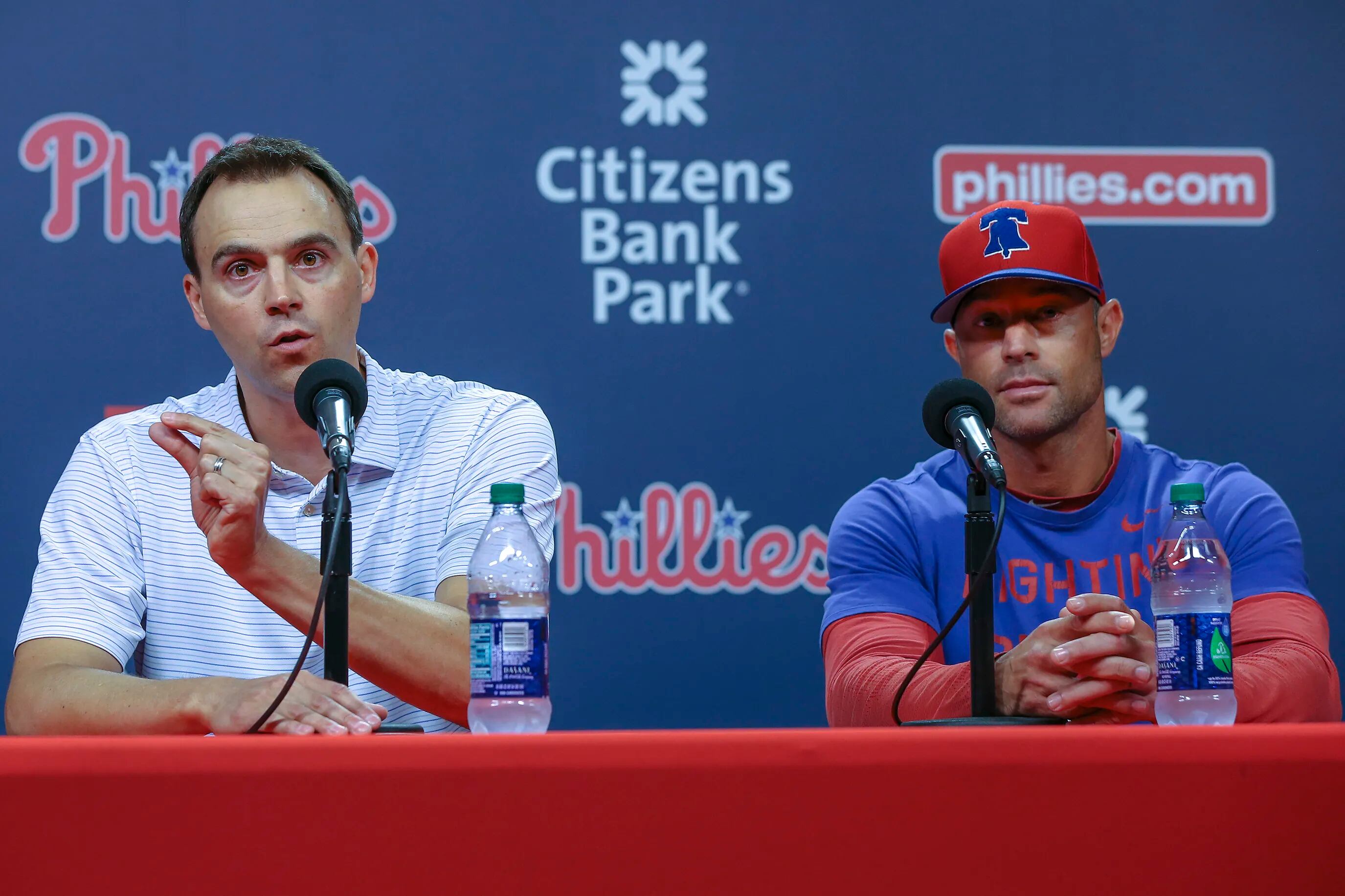 Phillies' Kapler argues McCutchen injury with radio host