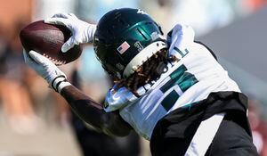 Eagles' Zach Pascal making up for lost time in training camp; taking stock  of the reserve tight end race