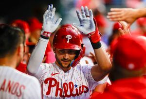 Philly shows love for Trea Turner with a standing ovation 👏 