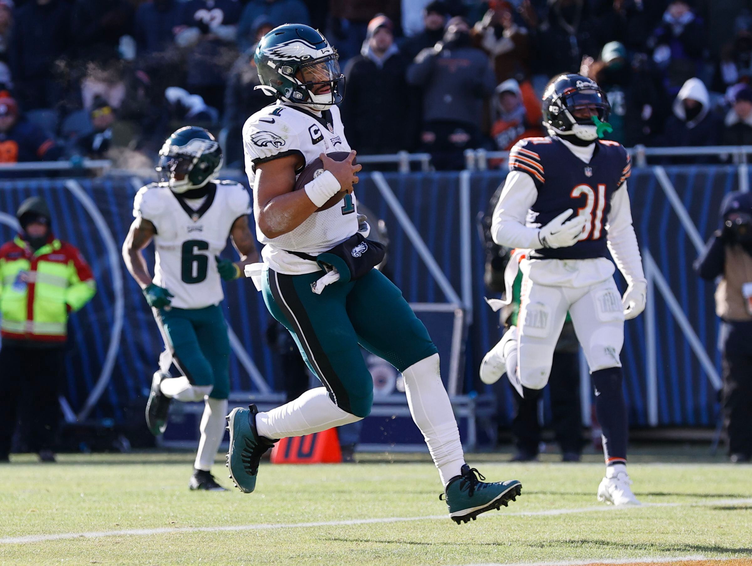 Hurts runs for 3 TDs as Eagles squeeze by Bears 25-20 - WHYY