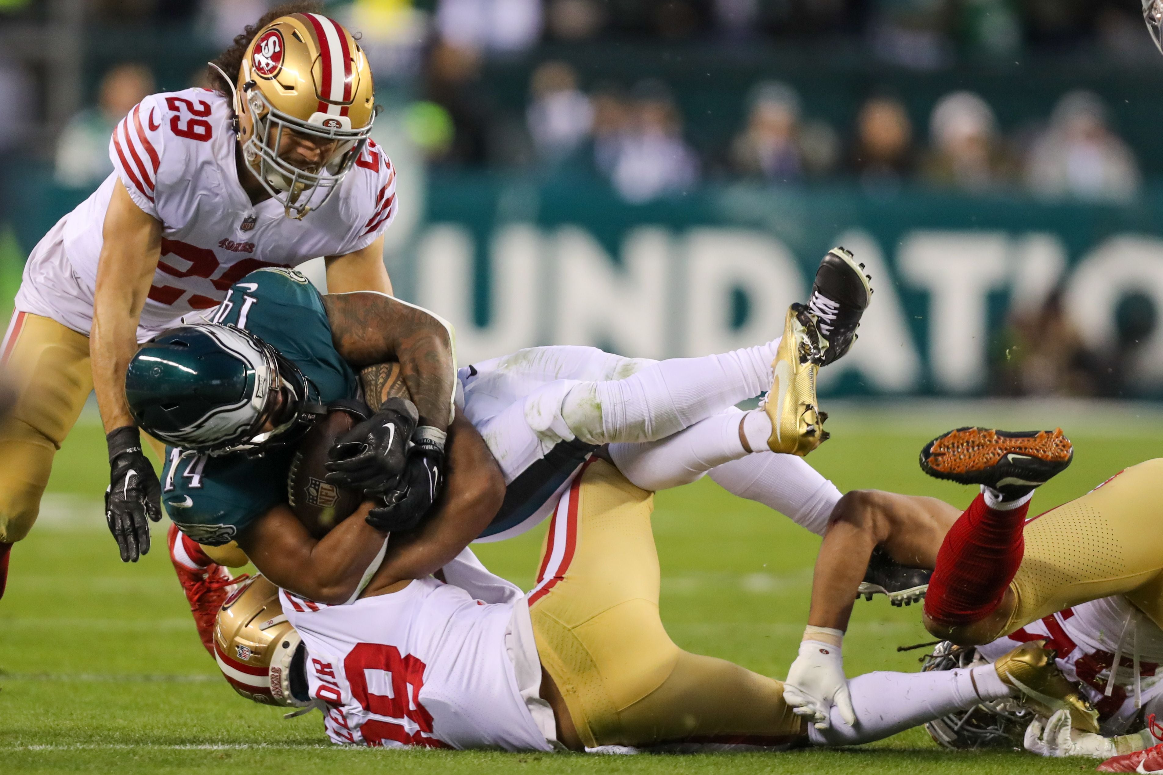 Eagles physically beat 49ers Philly-style, 31-7, to reach Super