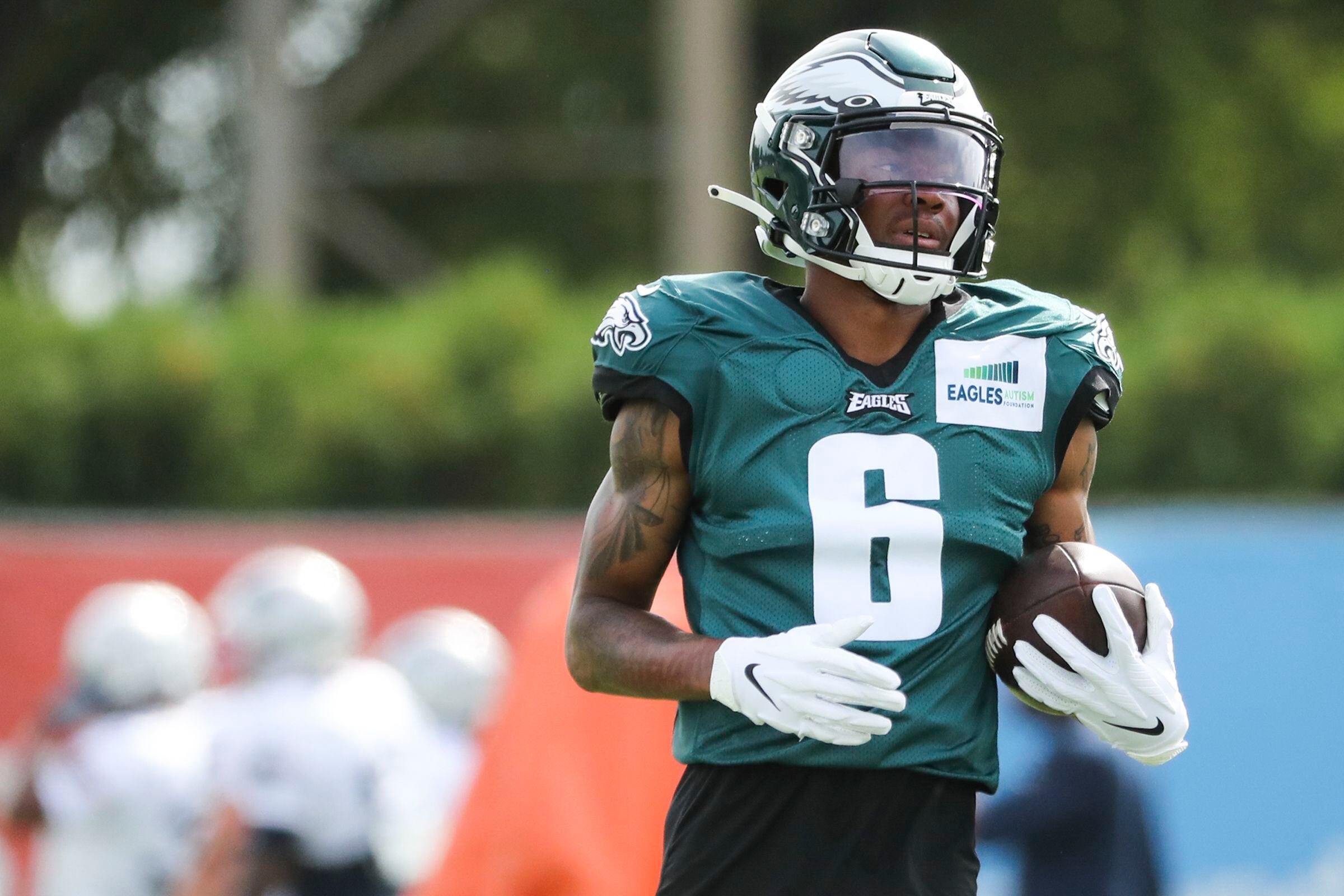 Eagles WR DeVonta Smith looks good in workouts since injuring knee, but  will he play in Thursday's preseason game vs. Patriots? – The Morning Call