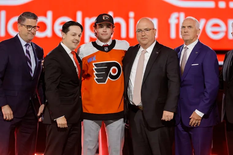 Jett Luchanko, center, poses after being selected by the Flyers.
