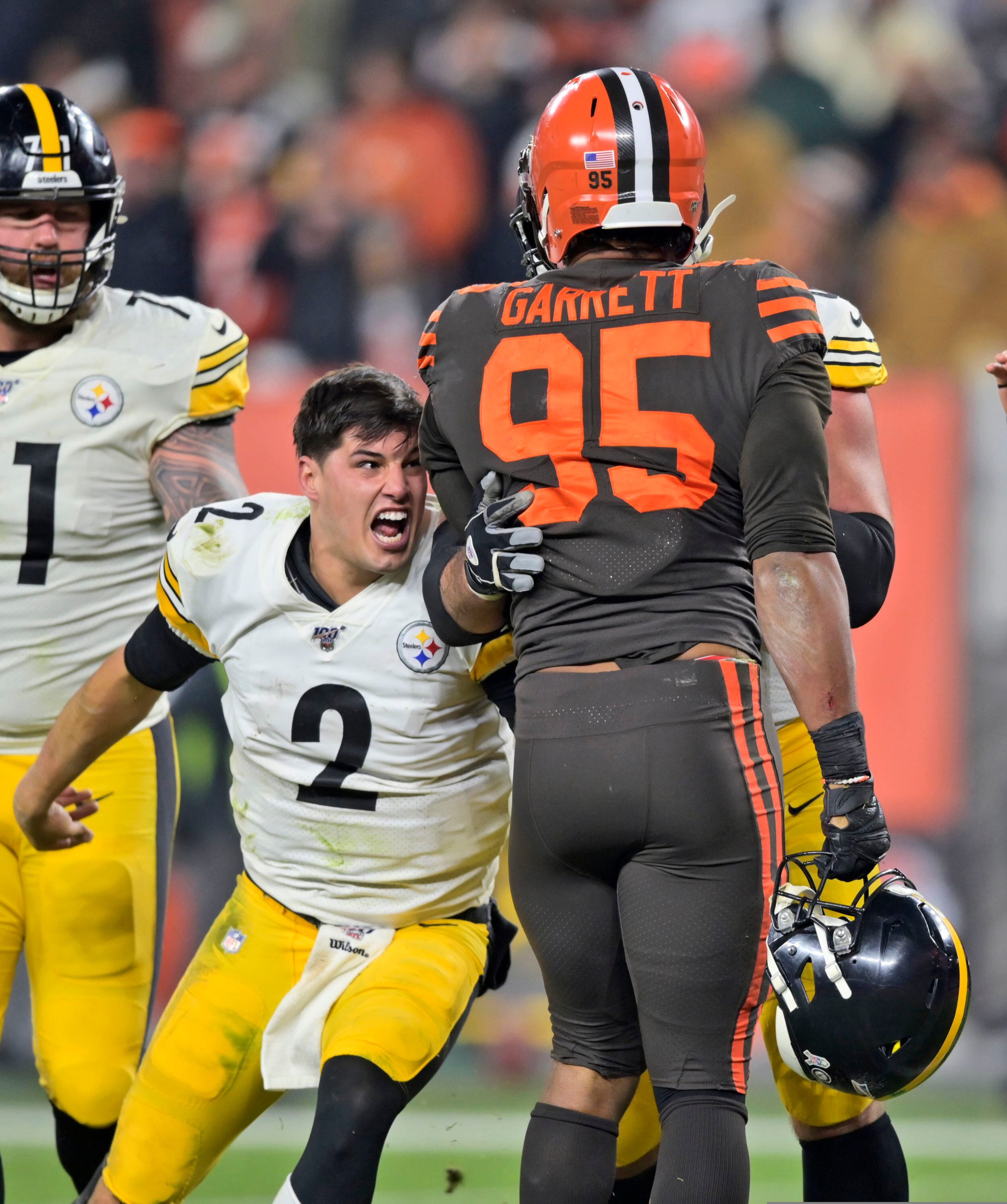 Browns Star Myles Garrett Suspended After Attacking Steelers Quarterback  With Helmet - WSJ