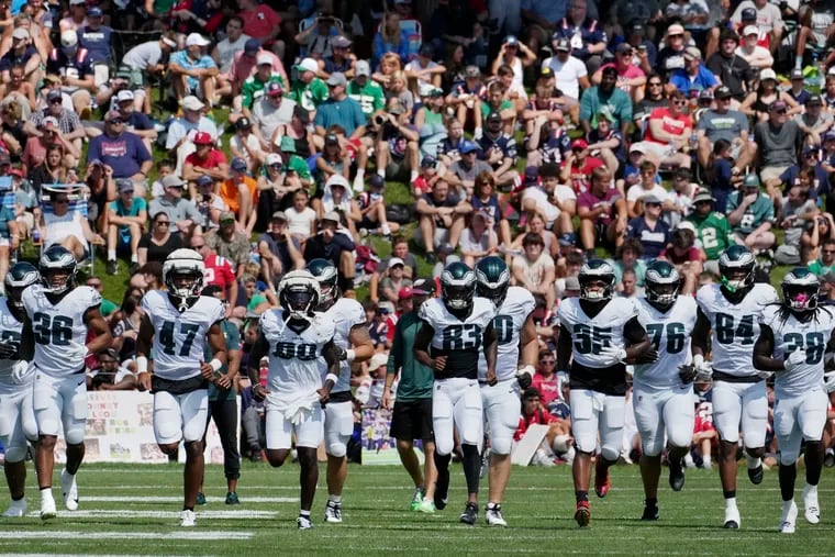 The Eagles warm up before Tuesday's joint practice with the Patriots.