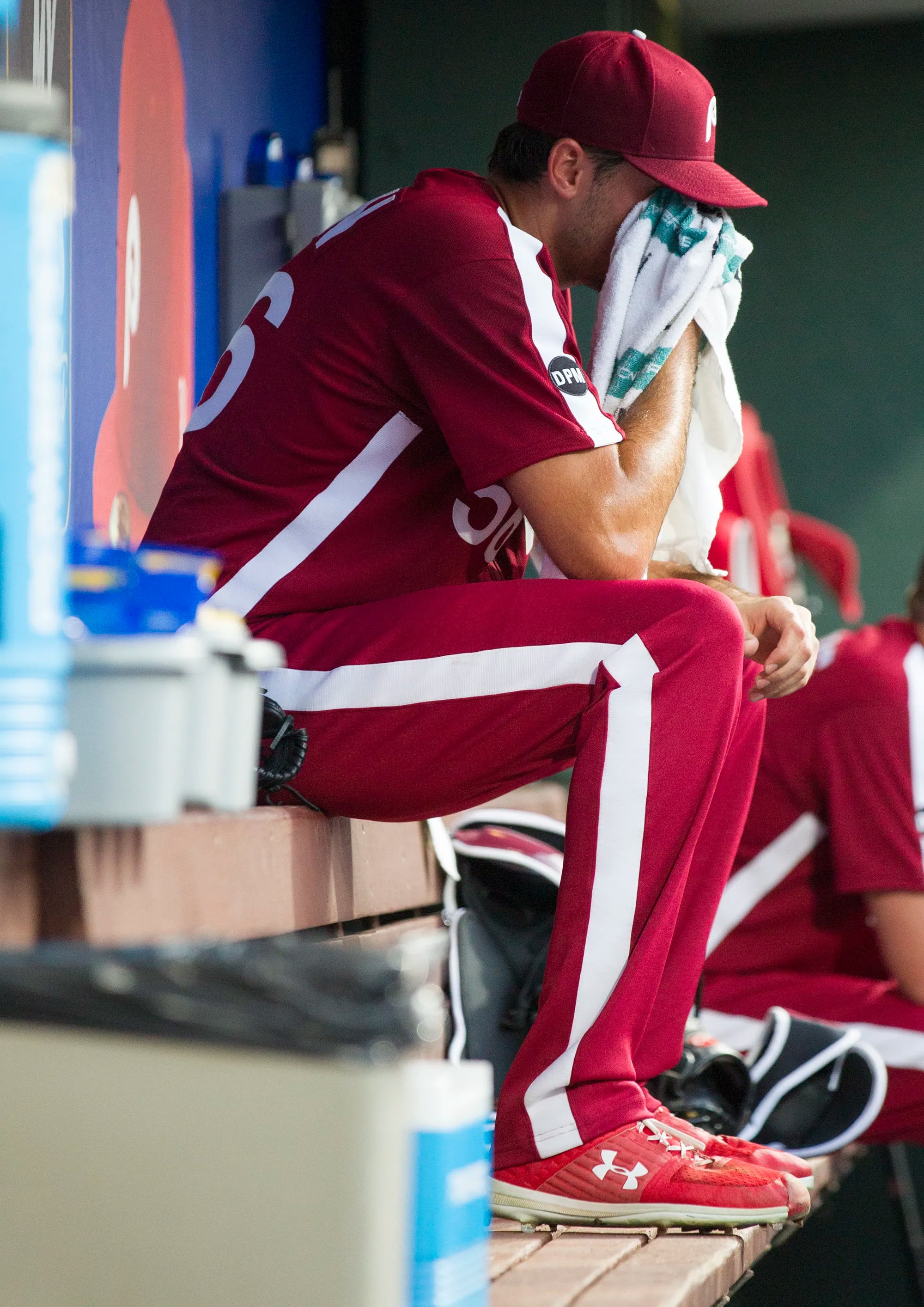 Photos: Braves wear throwback uniforms, punish Phillies