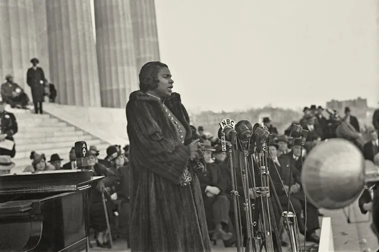 Marian Anderson singing at the Lincoln Memorial on Easter Sunday, 1939

.