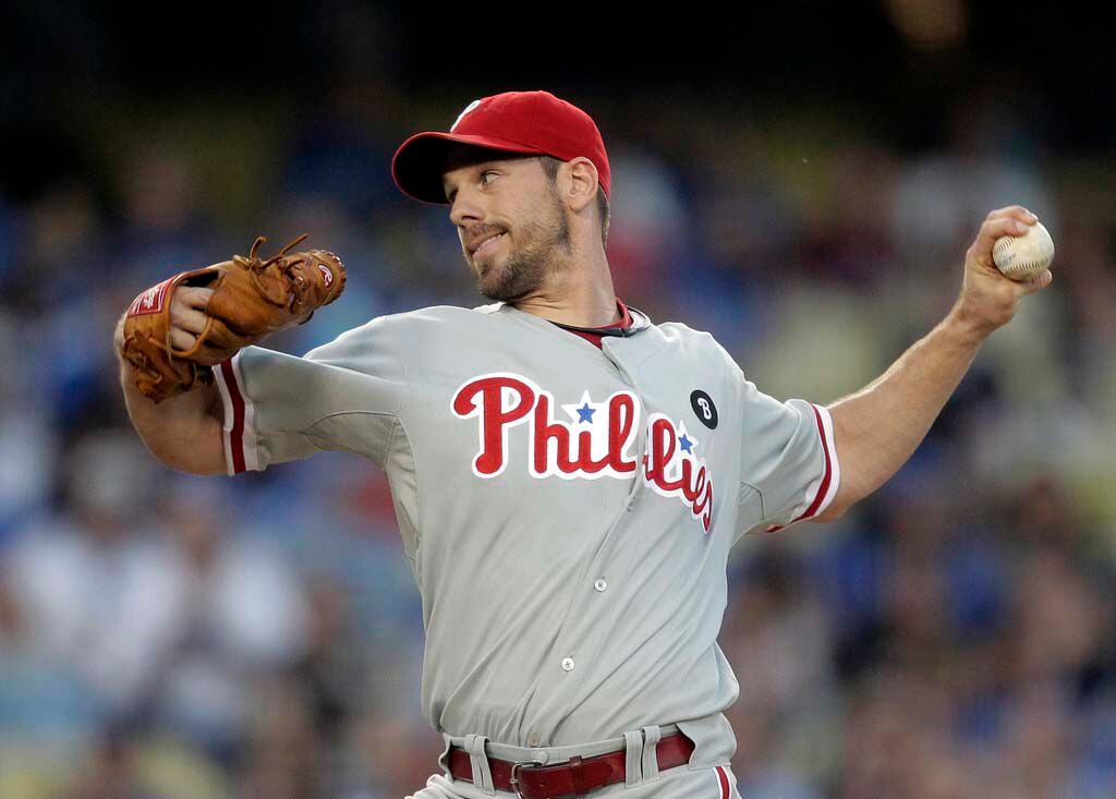 Cliff Lee hurls eight shutout innings as Phillies blank Dodgers, 7-0