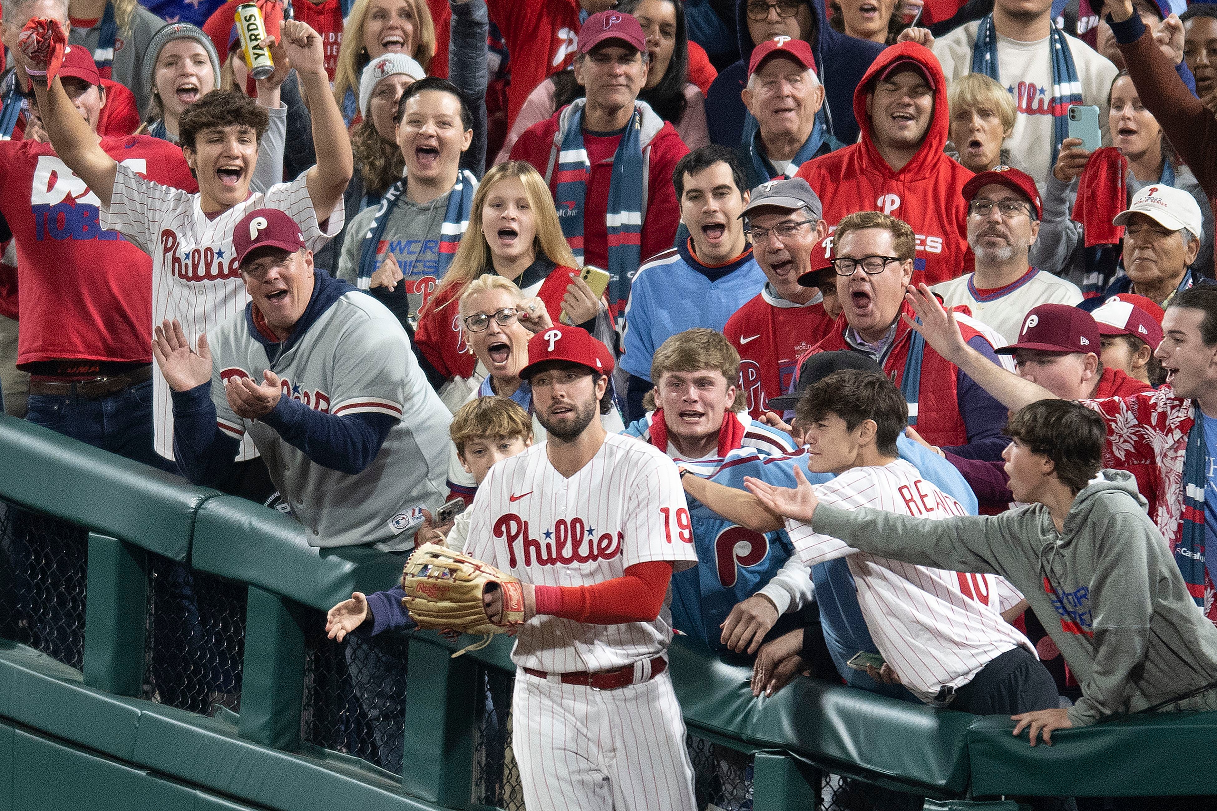 World Series: Strangers who met at Phillies celebration in Center City go  on first date - 6abc Philadelphia