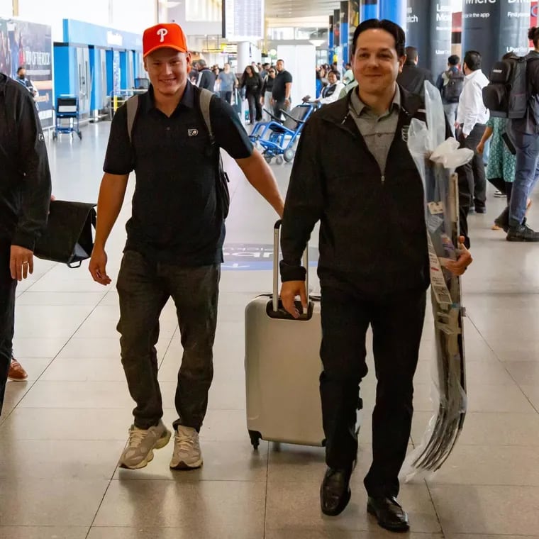 Matvei Michkov arrives at JFK airport and is accompanied by Flyers president Keith Jones (left) and GM Danny Brière (right) on Tuesday.