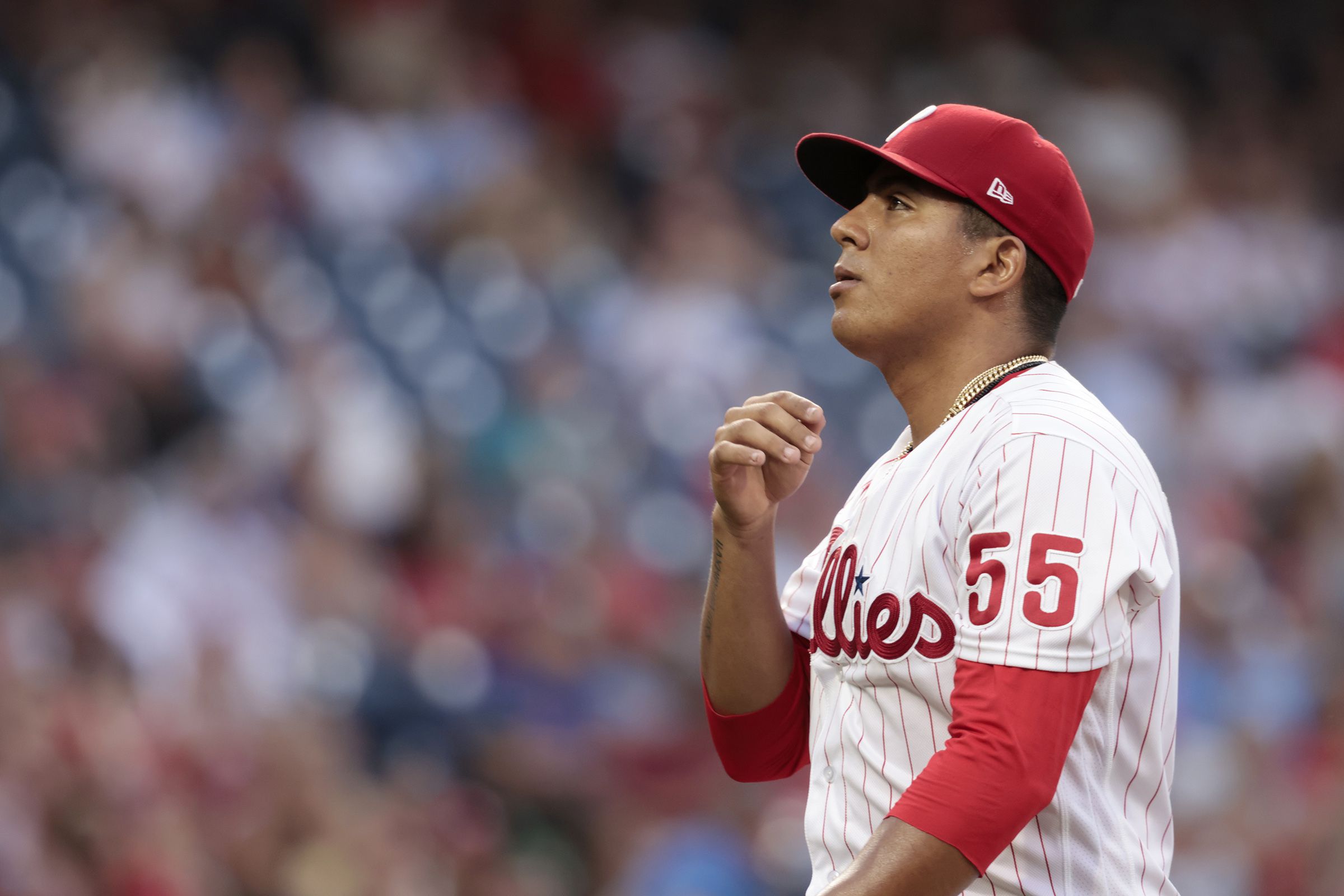 Revere hits rare homer as Phillies beat Nationals in 11