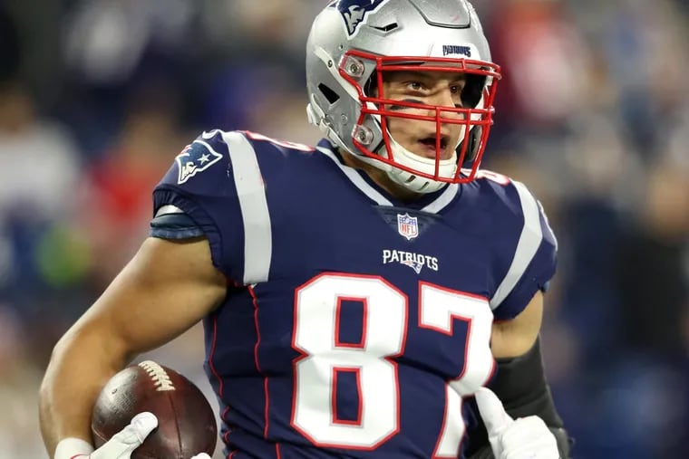 Report: Patriots trade Rob Gronkowski to Tom Brady, Buccaneers