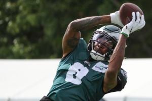 Eagles WR DeVonta Smith (knee): 'I think I'm right on schedule' after  preseason debut