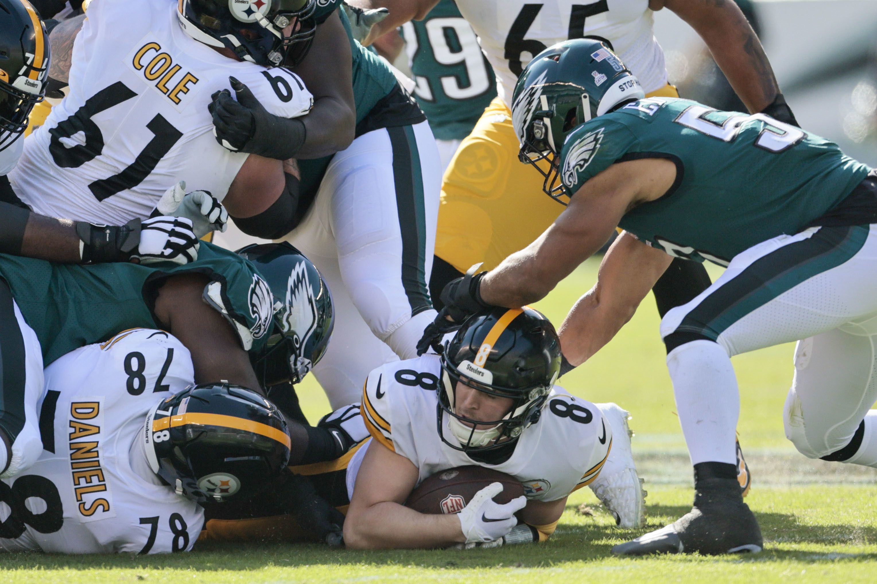 Eagles vs. Steelers: Robert Quinn's debut, A.J. Brown's career day