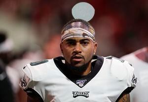 Jewish NFL star Edelman speaks with DeSean Jackson following anti