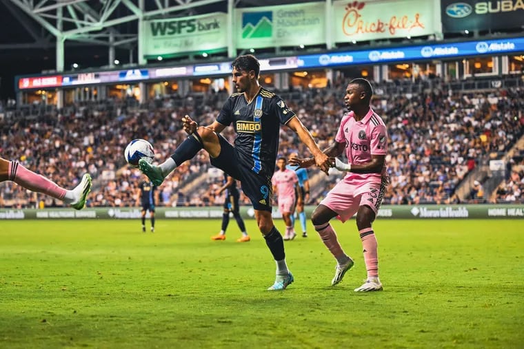 The Union's Julián Carranza (center) traps the ball during the second half against Inter Miami.
