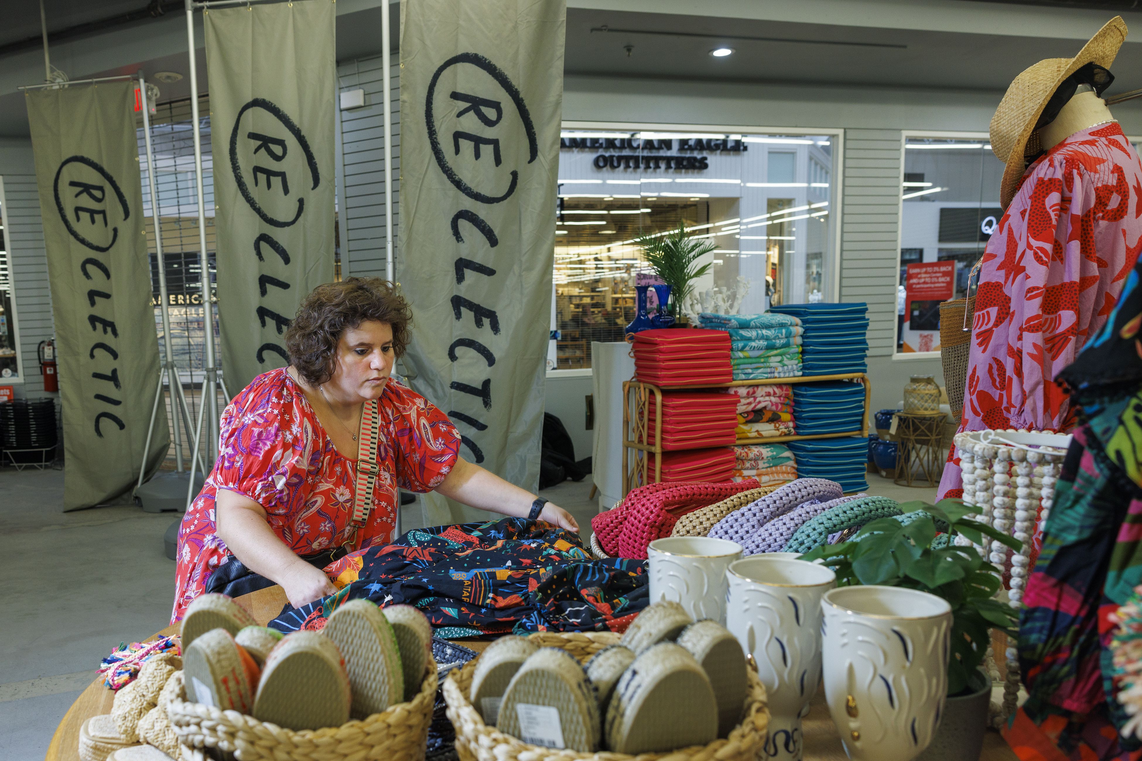 Prom store in on sale franklin mills mall