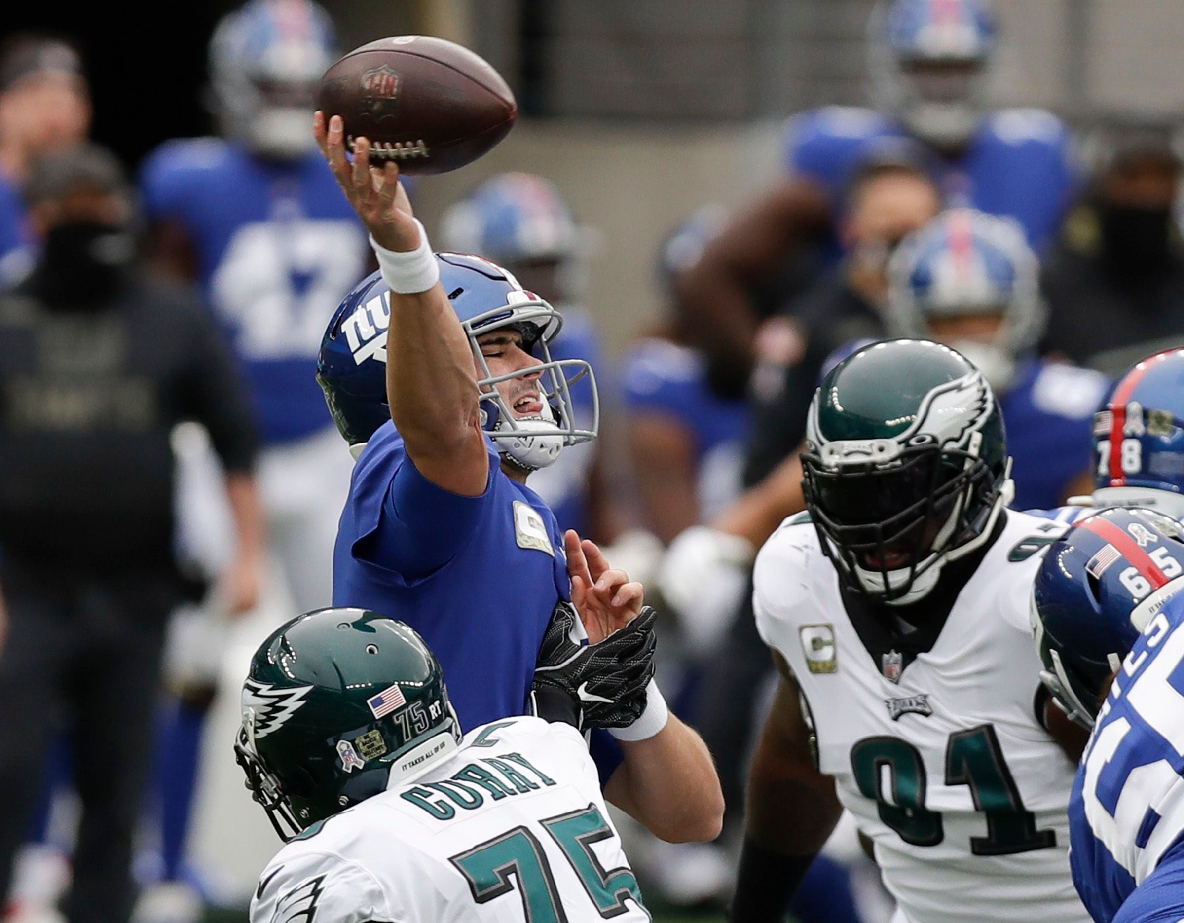 Giants beat Eagles 15-7 on Brown's 5 FGs