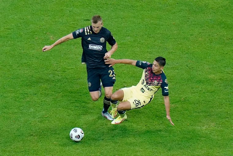 The Union's Kacper Przybylko (left) battles Club América's Salvador Reyes during the first game of their Concacaf Champions League series, a 2-0 América win at Mexico City's Estadio Azteca on Aug. 12.