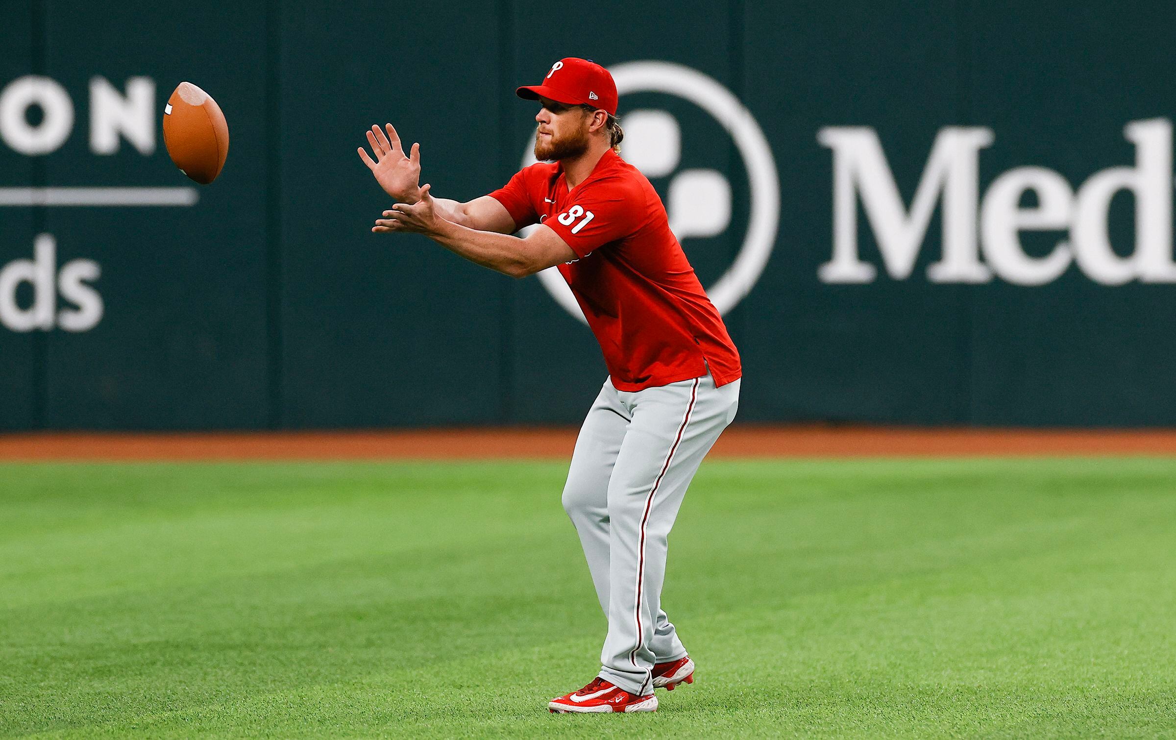 Rhys Hoskins returns to Philly for ring ceremony after ACL surgery