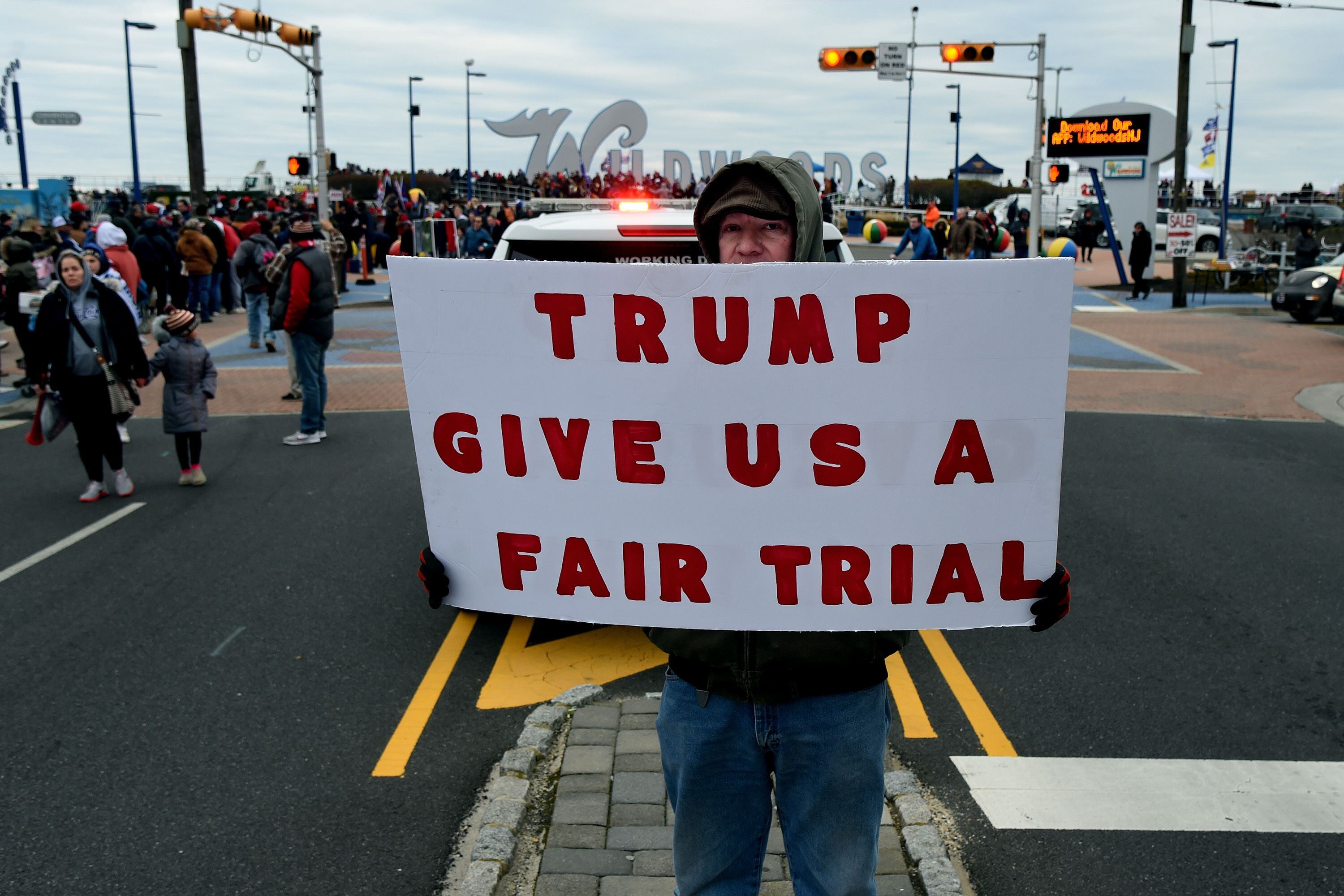 Trump Rally In Wildwood New Jersey Features Clashes With Protesters Melania Lookalikes