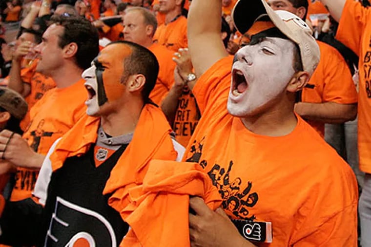 Flyers fans erupted when Claude Giroux scored the game-winning goal. (Michael Bryant/Staff file photo)