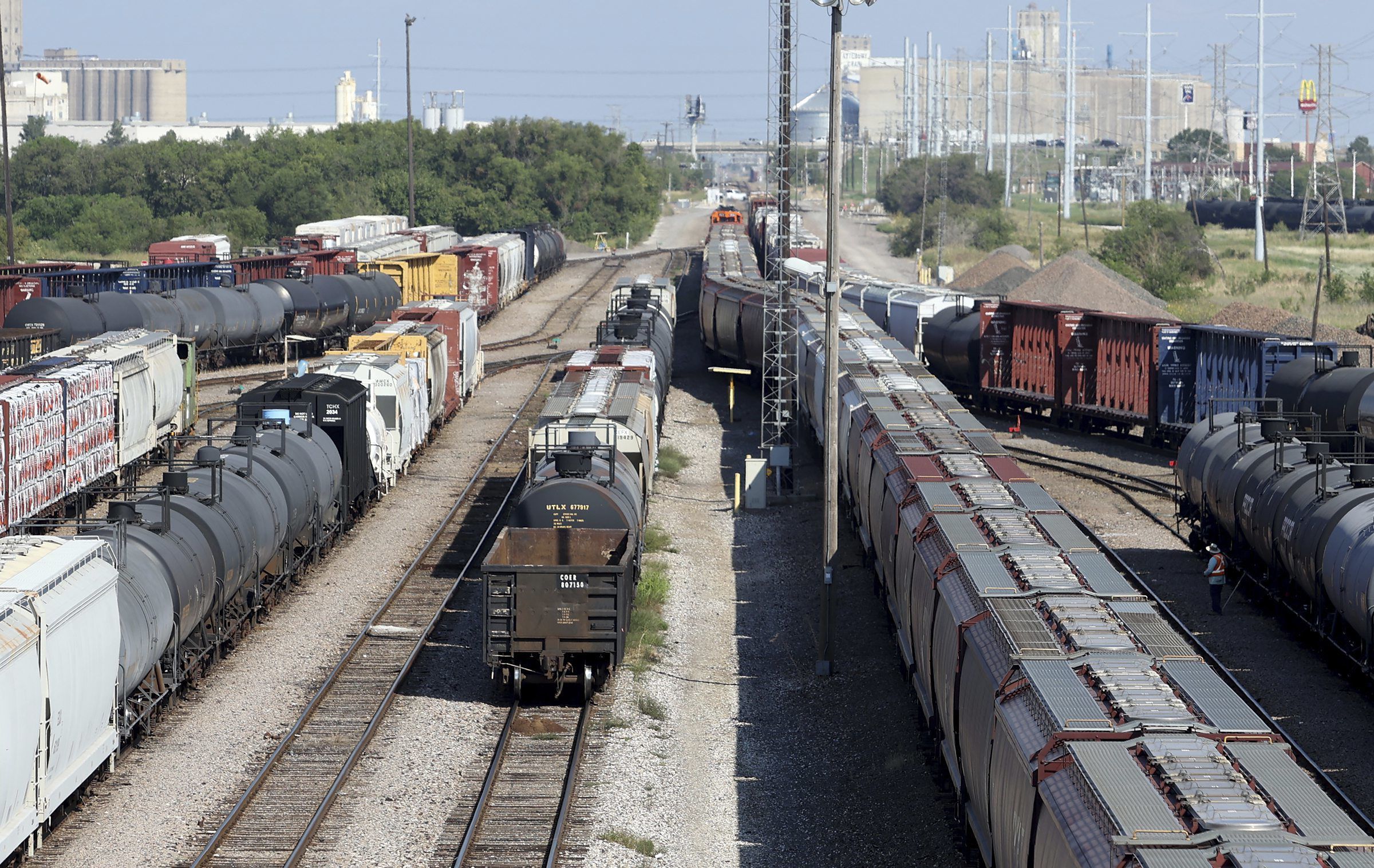 Freight rail strike would mean full shutdown for Virginia Railway Express, Headlines