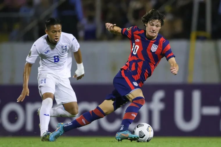 Paxten Aaronson (right) on the ball during the United States' win.
