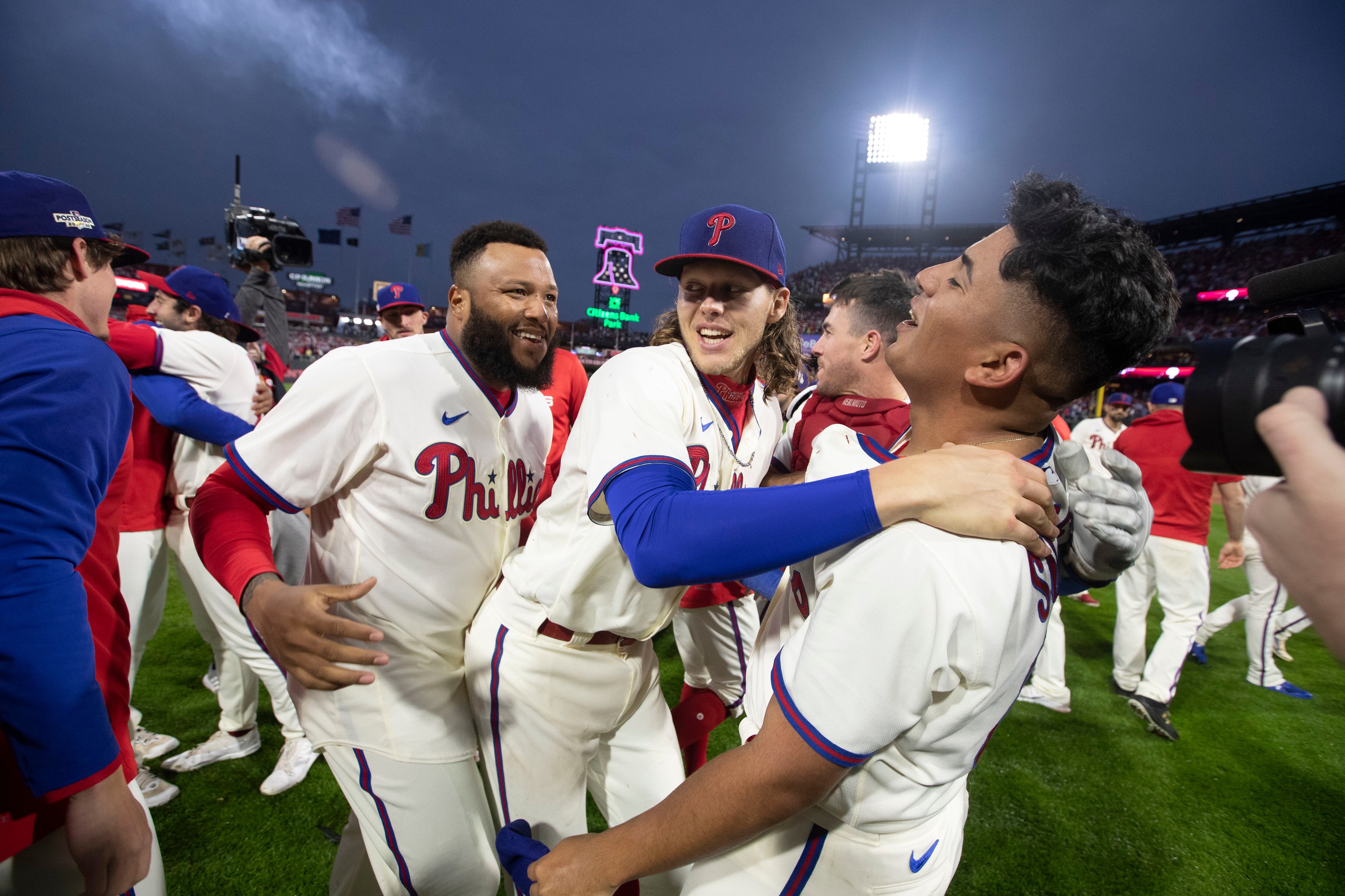 Brewers, Phillies celebrate Father's Day