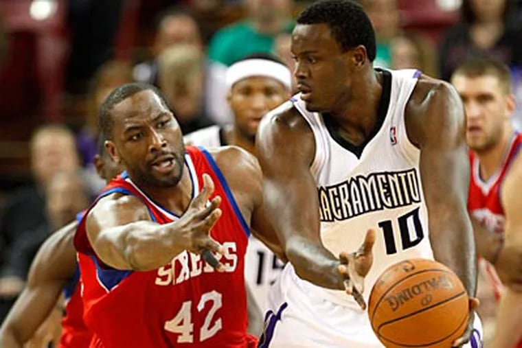 Los Angeles Clippers forward Elton Brand (42) makes a move with