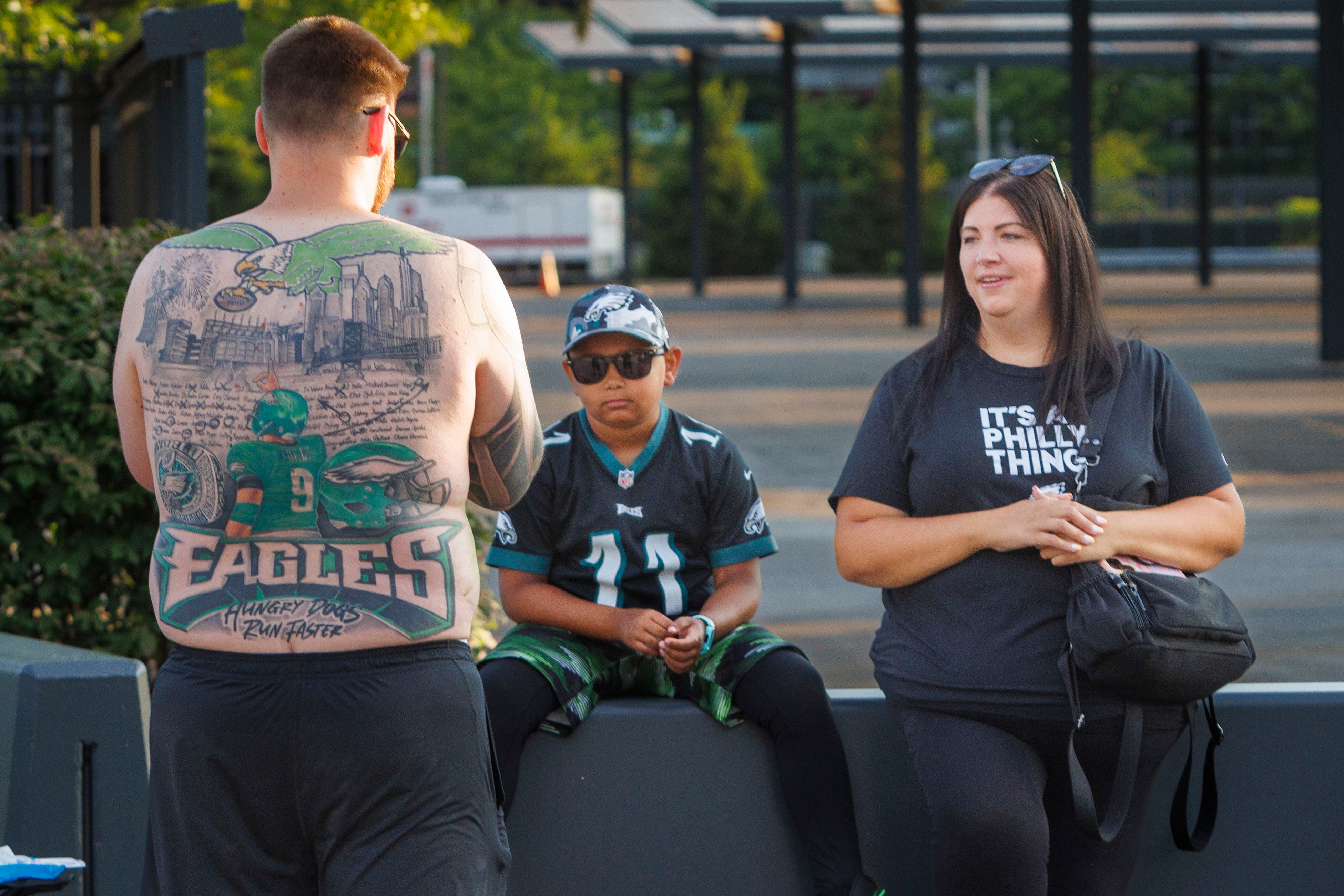 Fans line up to buy Kelly Green merchandise in Lancaster