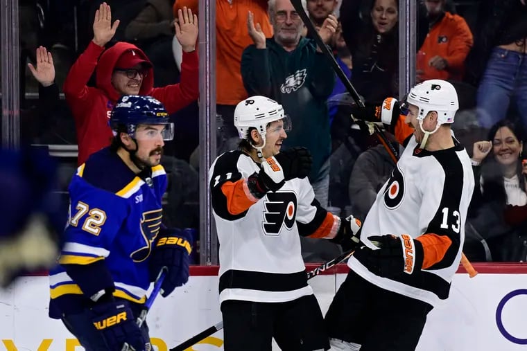 Flyers forwards Travis Konecny and Kevin Hayes (right) celebrate Konecny's second-period goal against the St. Louis Blues on Tuesday.