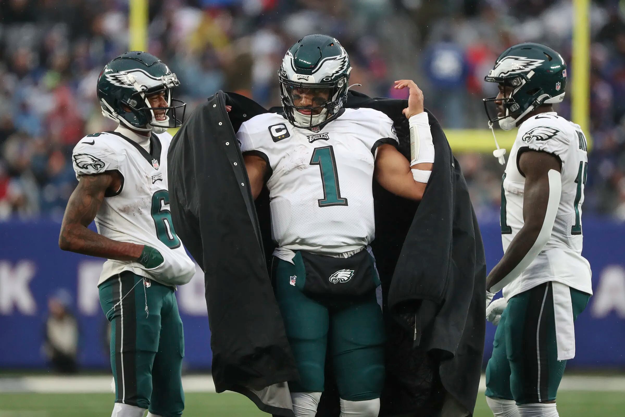 Eagles QB Jalen Hurts has right shoulder sprain, status in doubt