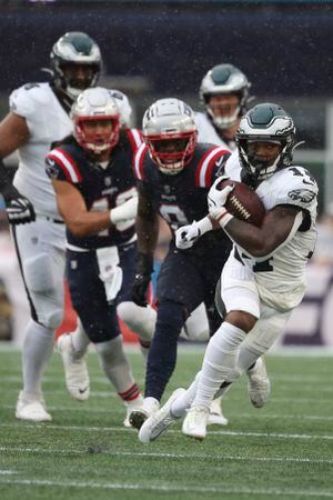 Kenneth Gainwell emerges as Eagles go with three halfbacks in the opener