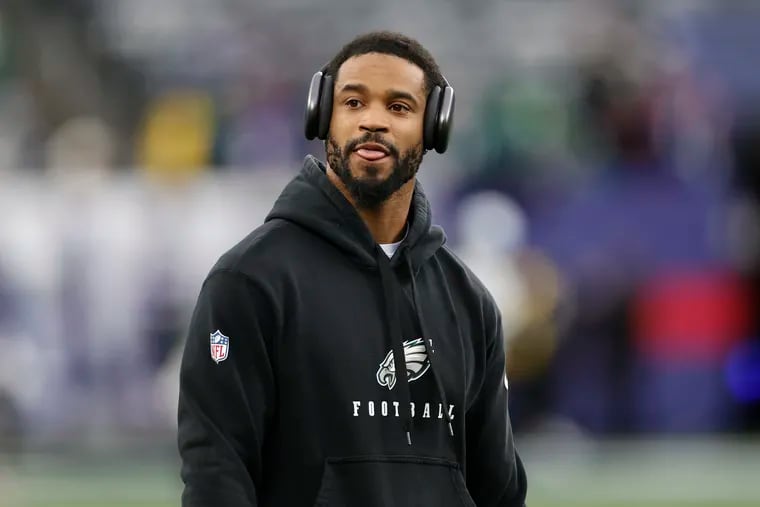 Eagles cornerback Darius Slay during warms up before the Eagles play the New York Giants in their regular-season finale.