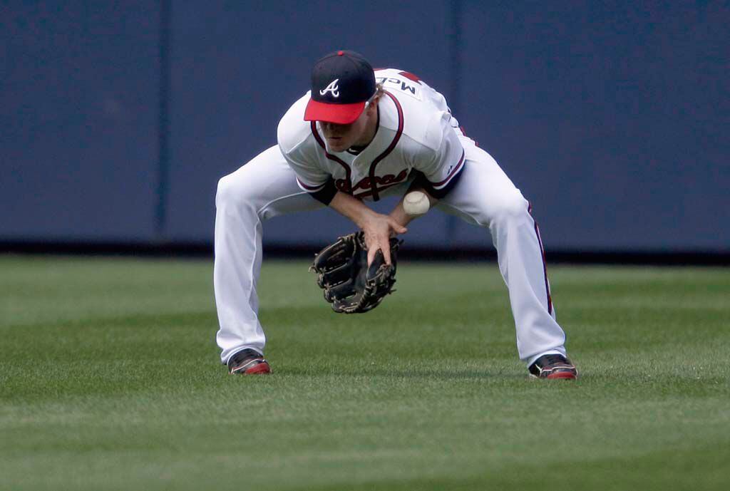 Pinch-hitting Carlos Ruiz helps Phillies beat Braves