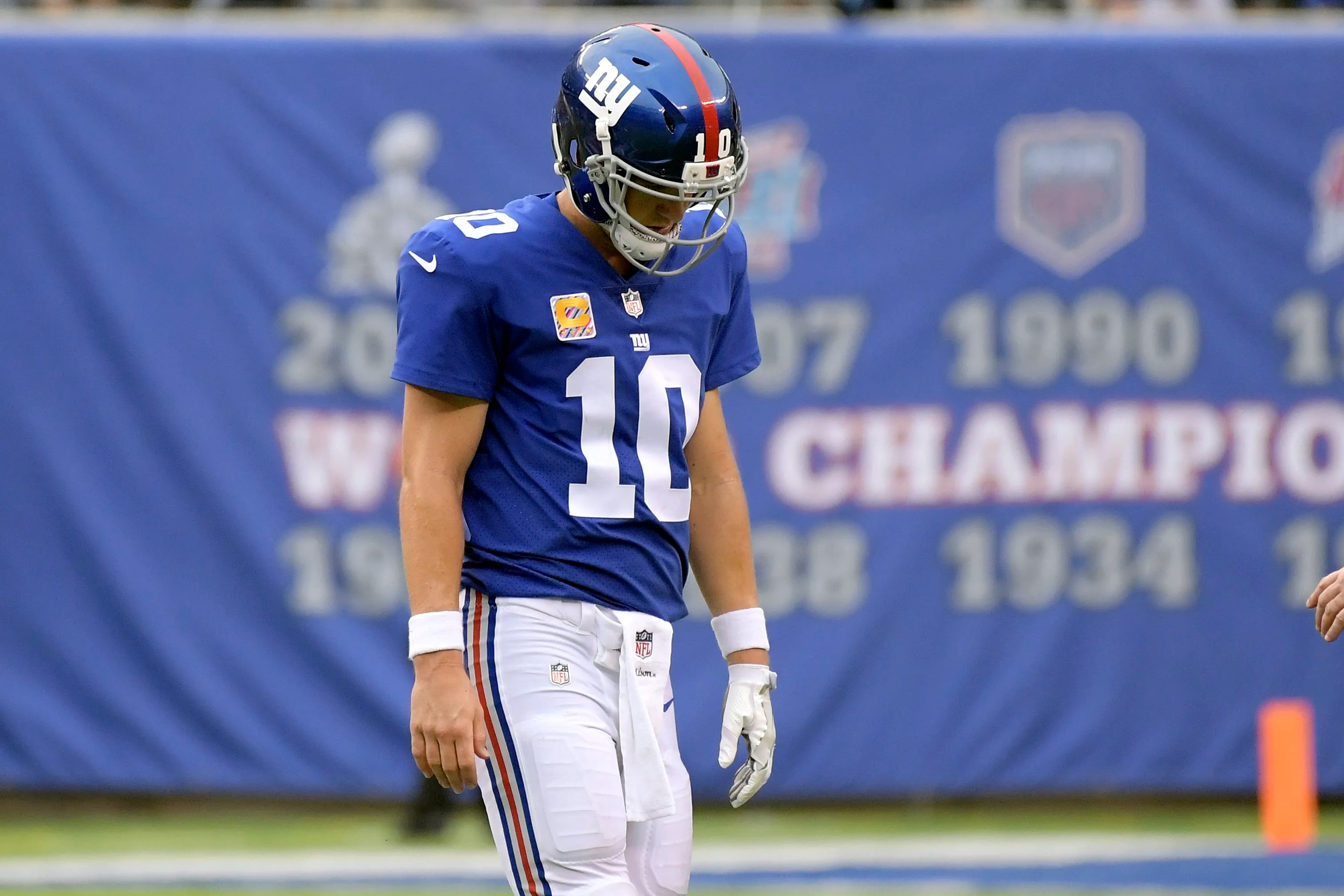 New York Giants quarterbacks Eli Manning and Kurt Warner celebrate