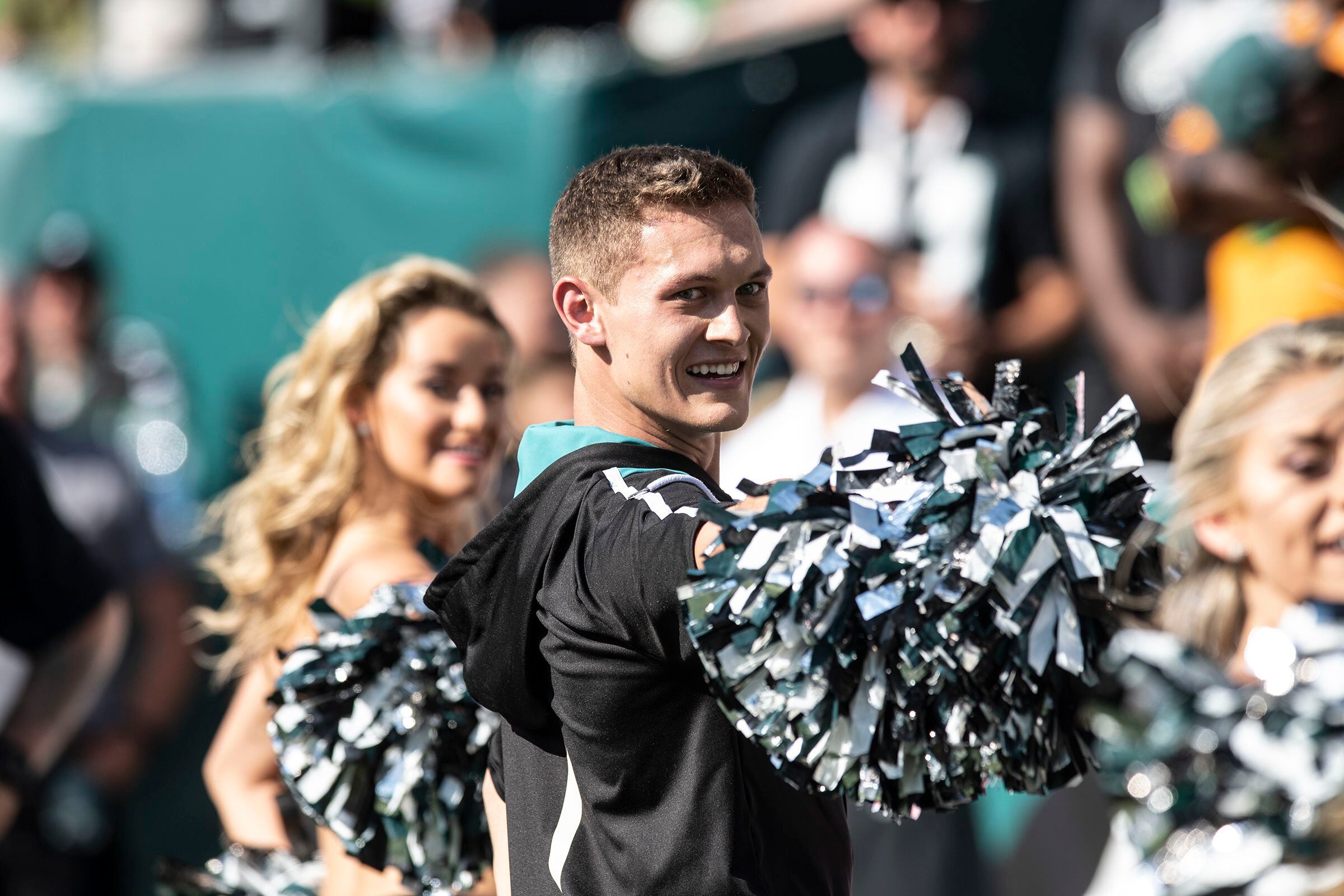 Eagles Cheerleaders celebrate first win of the season as Carson Wentz,  DeSean Jackson shine (PHOTOS) 