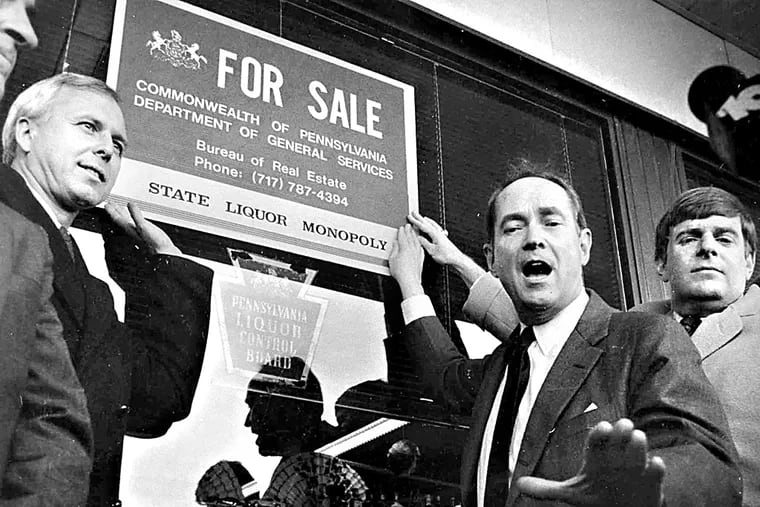 Former Pa. Gov. Dick Thornburgh, shown here (center) in a 1986 photograph during a campaign to end the PLCB, was among the first lawmakers to try to make it harder for nuisance stop-and-go stores to operate in Philadelphia.