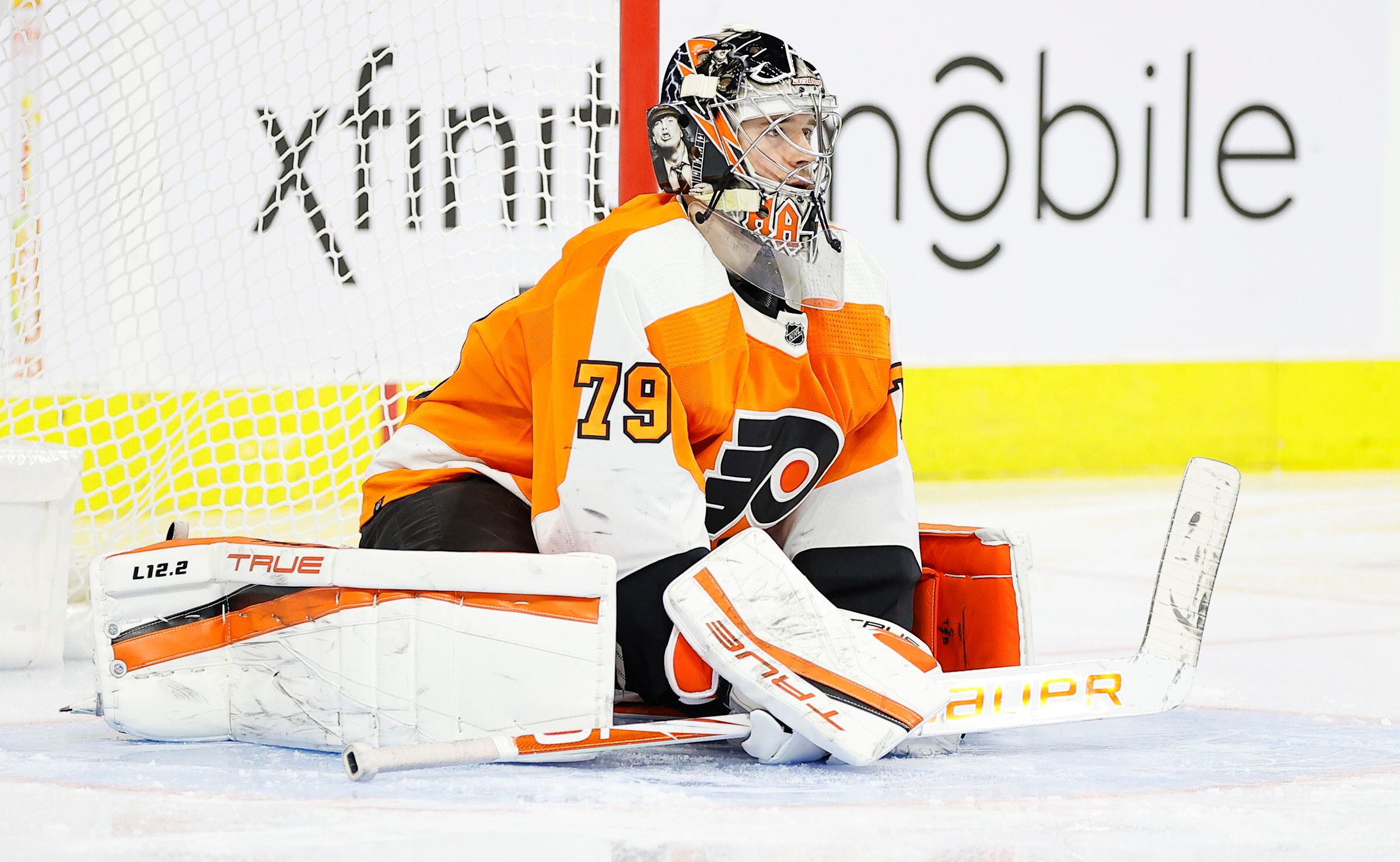 Flyers' Carter Hart hid injury that will sideline him for at least 7-10 days