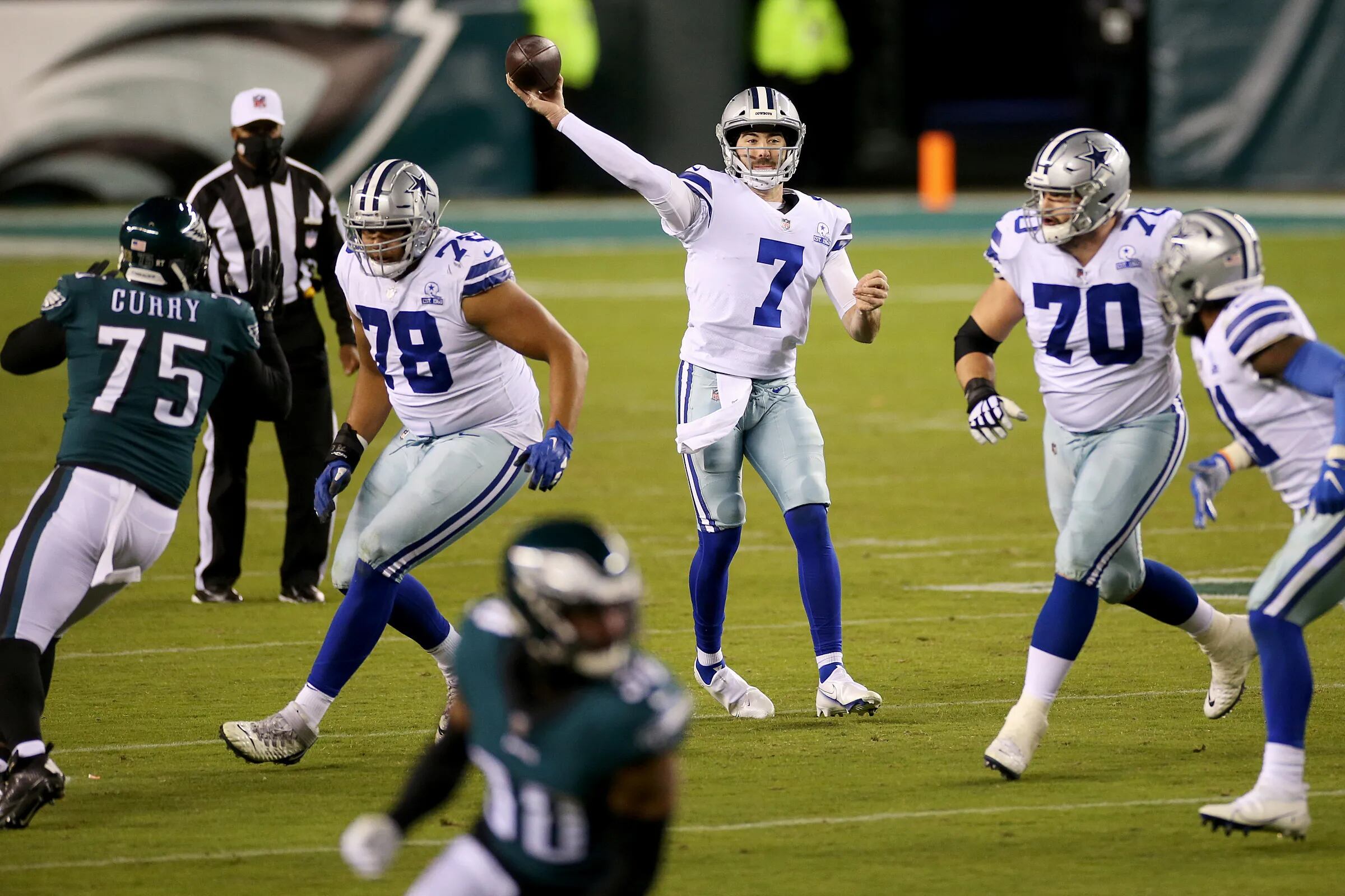 Cowboys Roll, Rout Eagles 41-21 - ESPN 98.1 FM - 850 AM WRUF