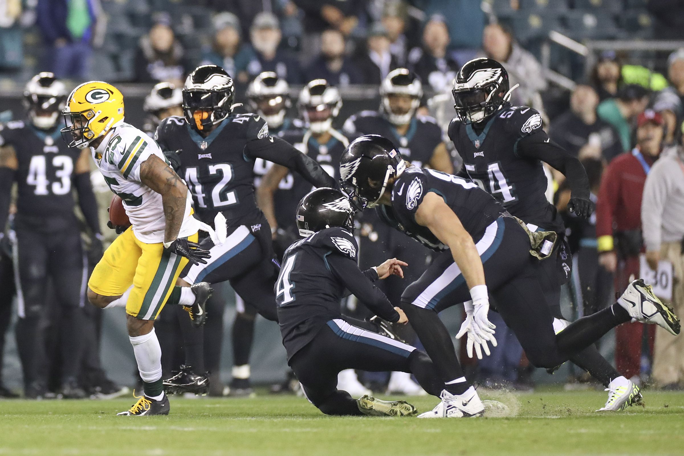 Next man up' mentality helps lead Philadelphia over Green Bay in Sunday  night win, Locked On Eagles