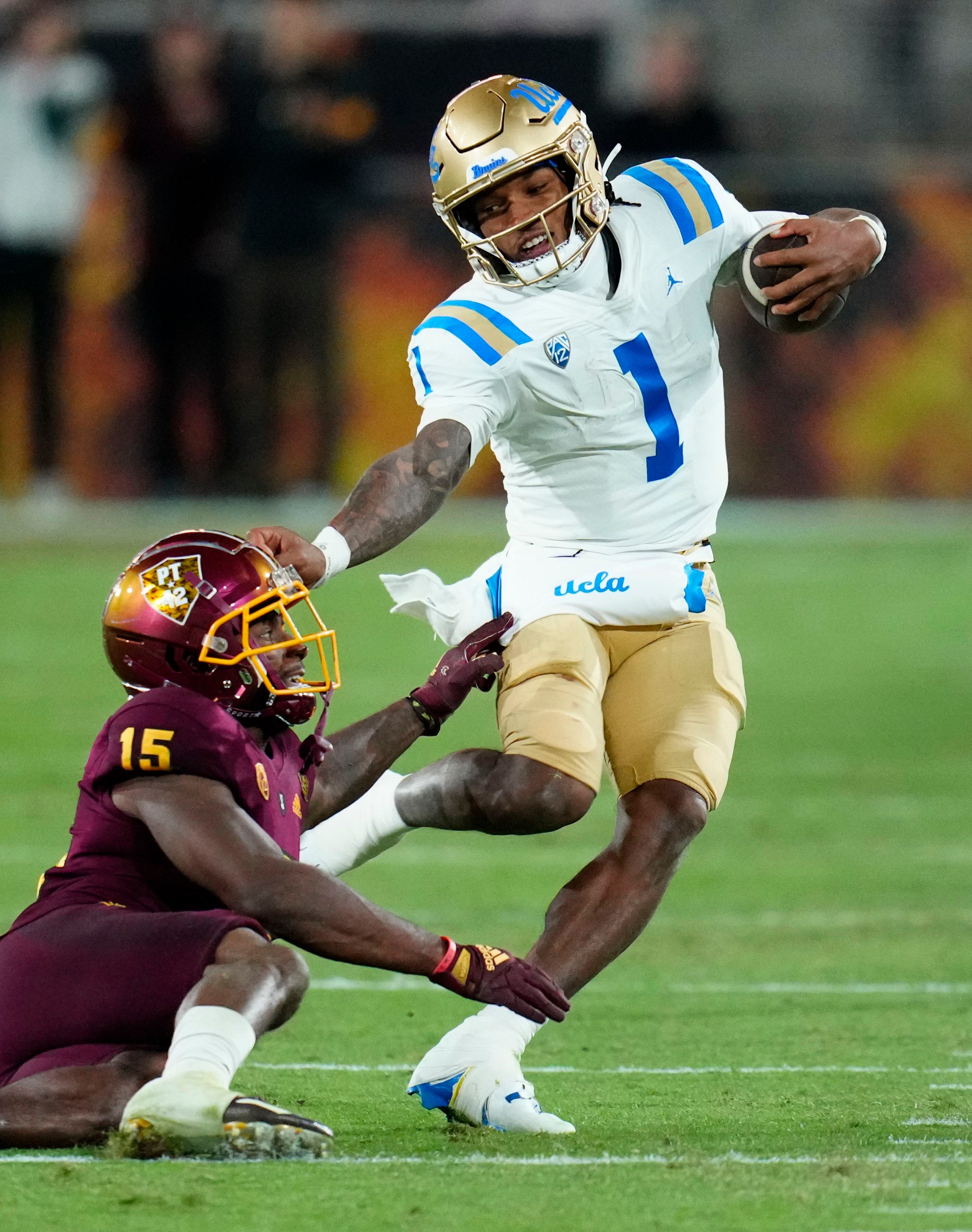 Eagles meet with QB Dorian Thompson-Robinson of UCLA at NFL combine; TE  Tucker Kraft on Dallas Goedert