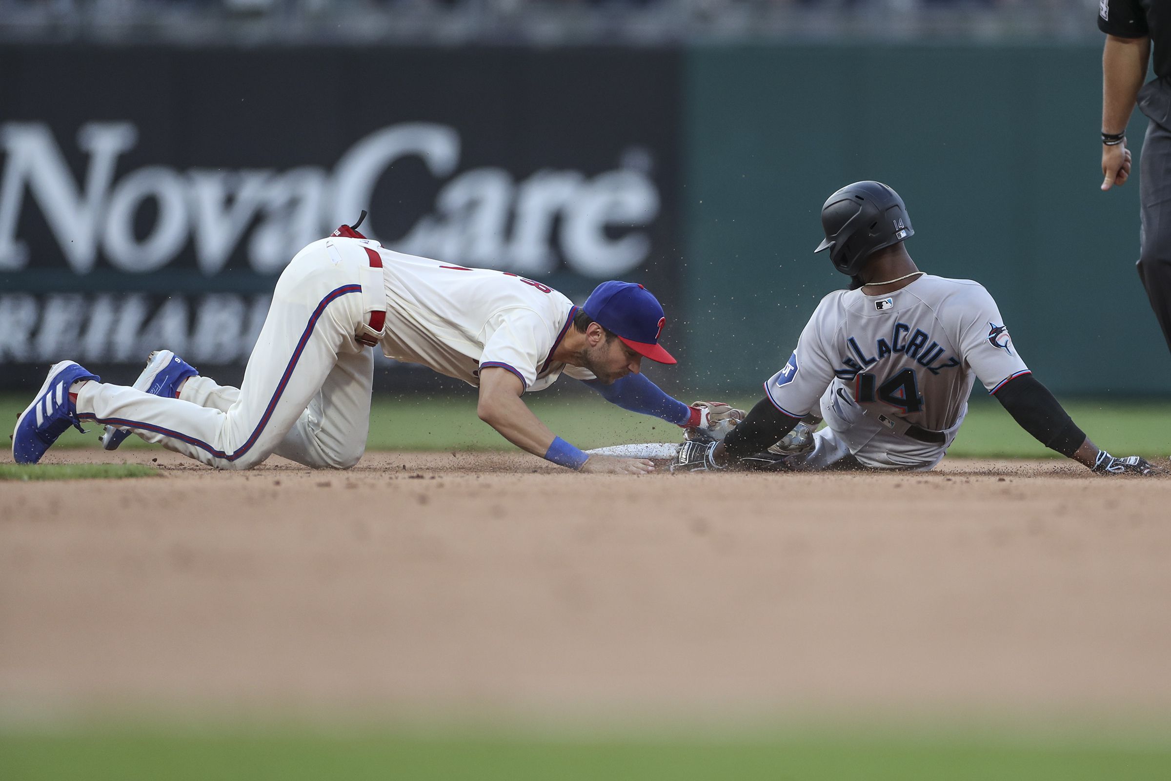 Bryan De La Cruz stars as Marlins turn back Phillies