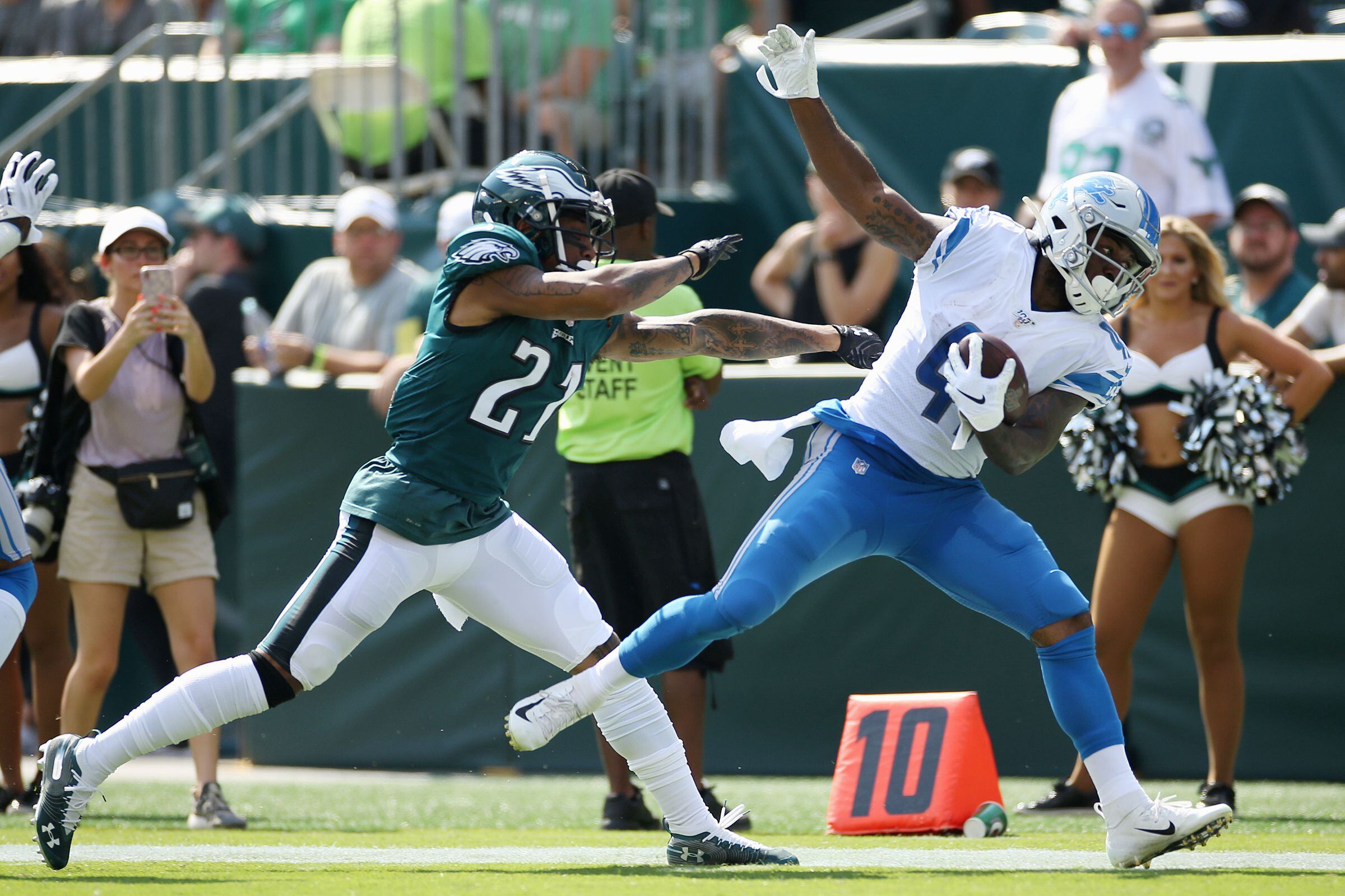 Carson Wentz 'Booed' By Digital Fans At Lincoln Financial Field During  Eagles' 37-19 Loss To Los Ang 