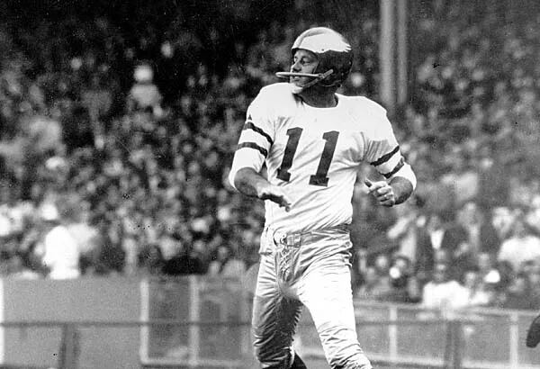 Philadelphia Eagles QB Norm Van Brocklin in action, handoff to Billy  News Photo - Getty Images